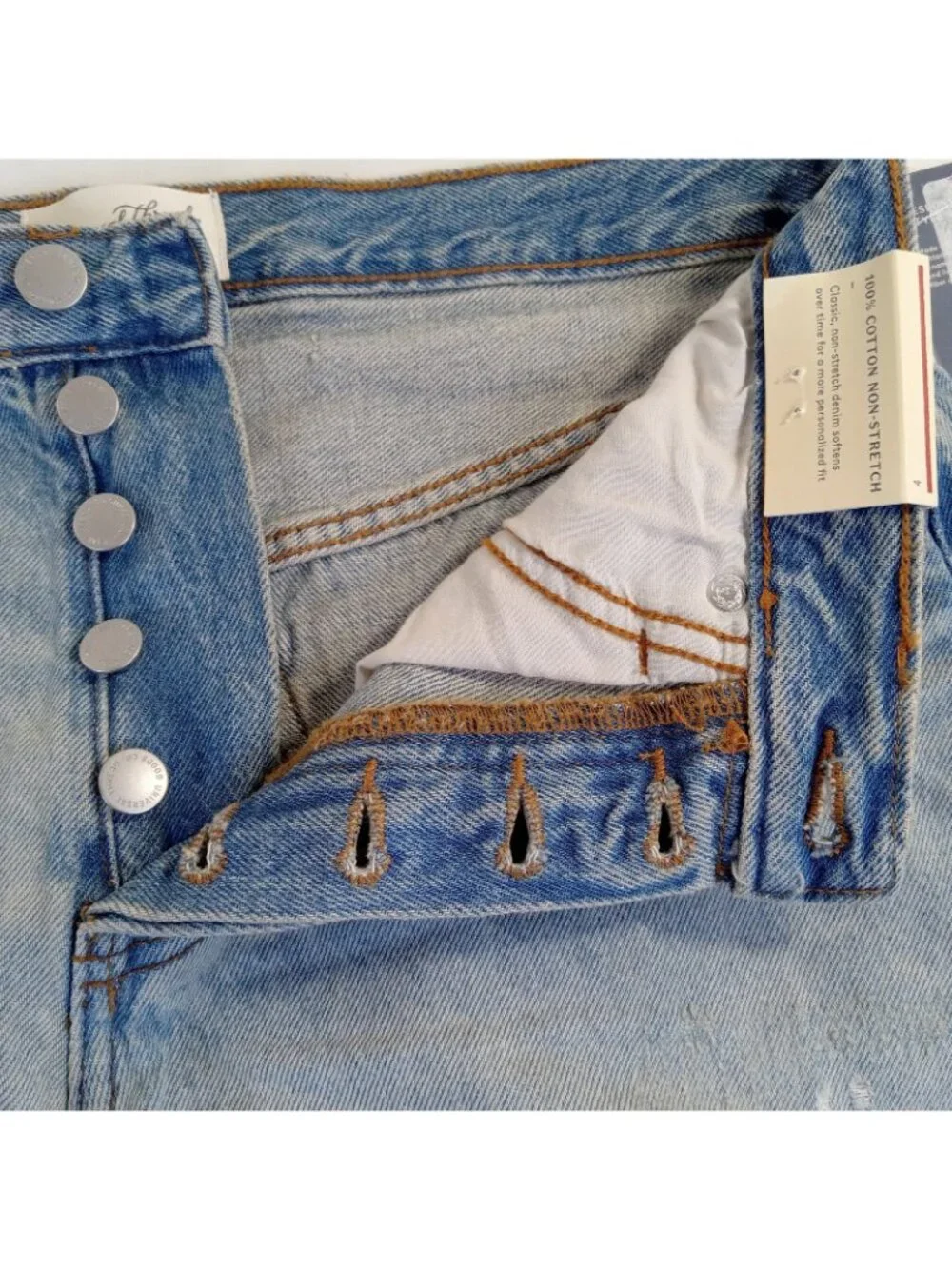 Universal Thread Women's Size 4 90s Baggy Distressed Denim Shorts Light Wash NWT